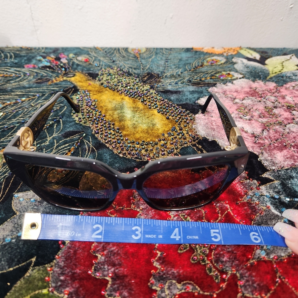 Gucci Black Sunglasses with Gold Chain - Picture 5 of 10